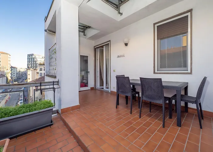 Flat In Center With Terrace, Near Garibaldi Fs