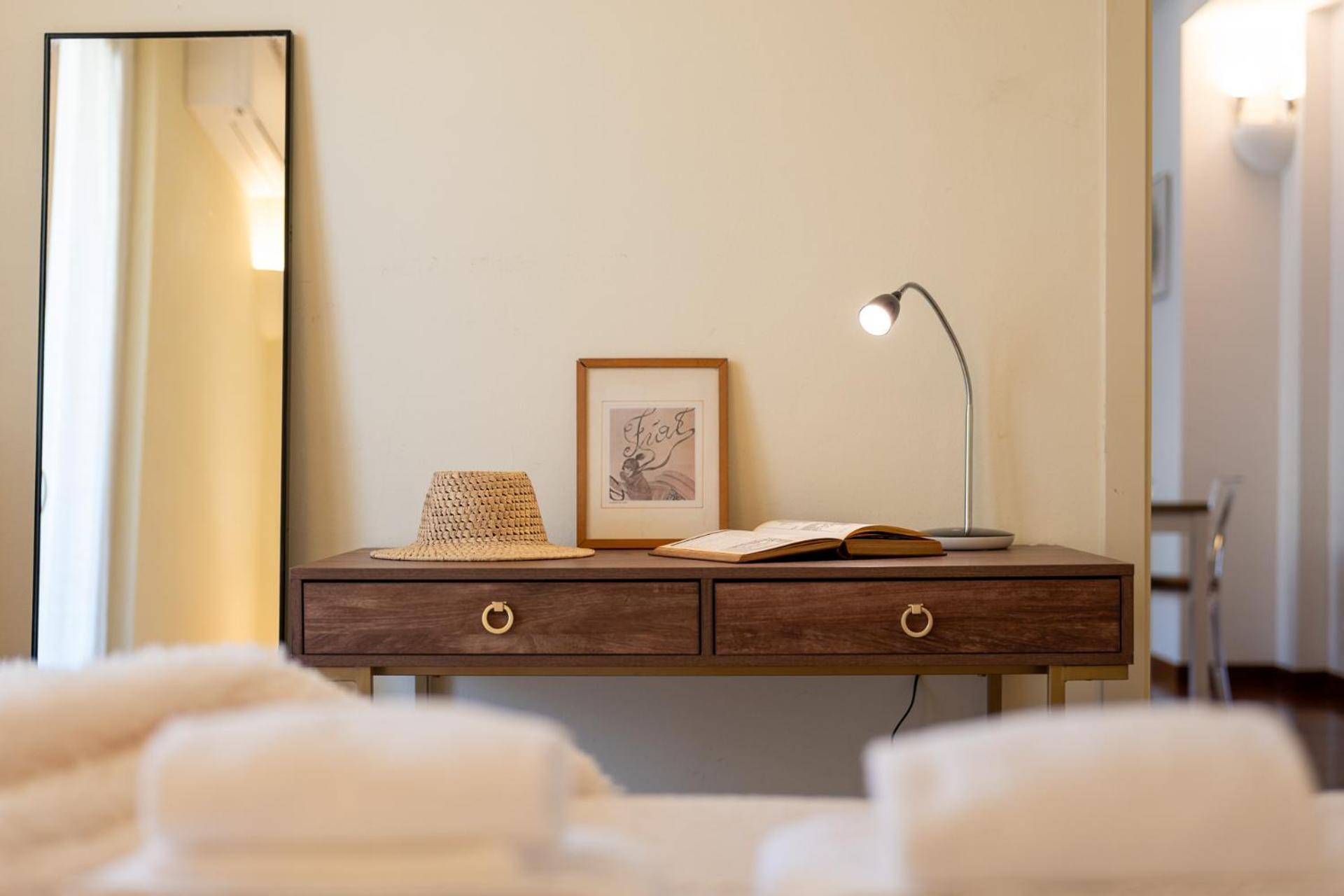 Flat In Center With Terrace, Near Garibaldi Fs * Milan